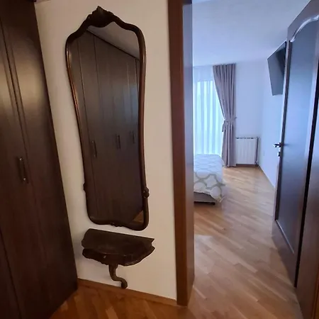 Apartment Gate *