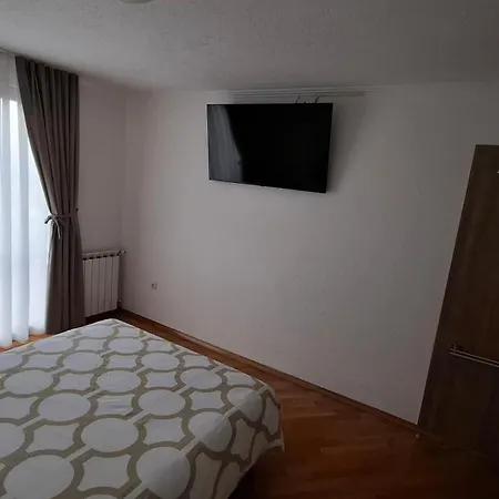 Gate Apartment *